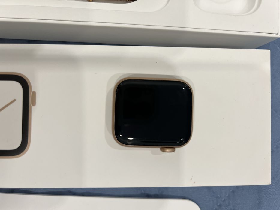 Часы  женские apple watch  4 серии