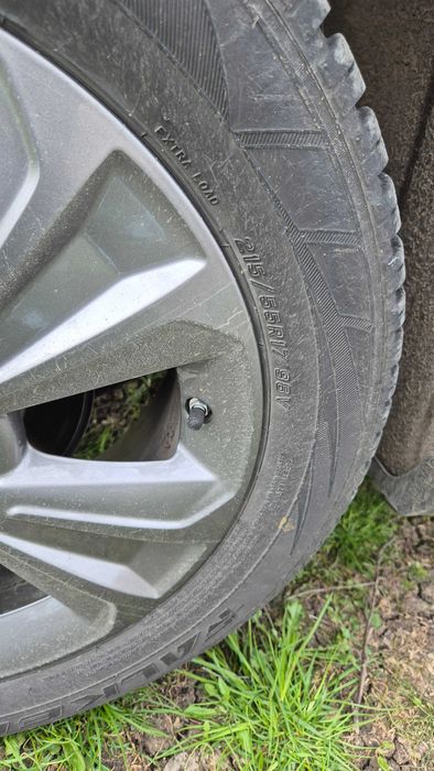 Автомобилни Гуми Falken  Eurowinter HS01  215/55/17 - Зимни