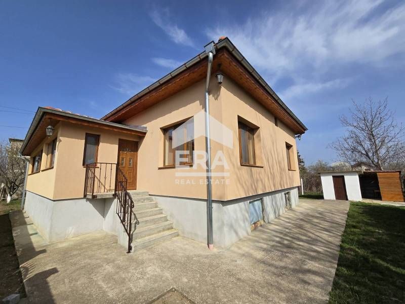 Продава се Къща в с. Щръклево, Област Русе - 273 кв.м за 605 €/кв.м - Снимка #2