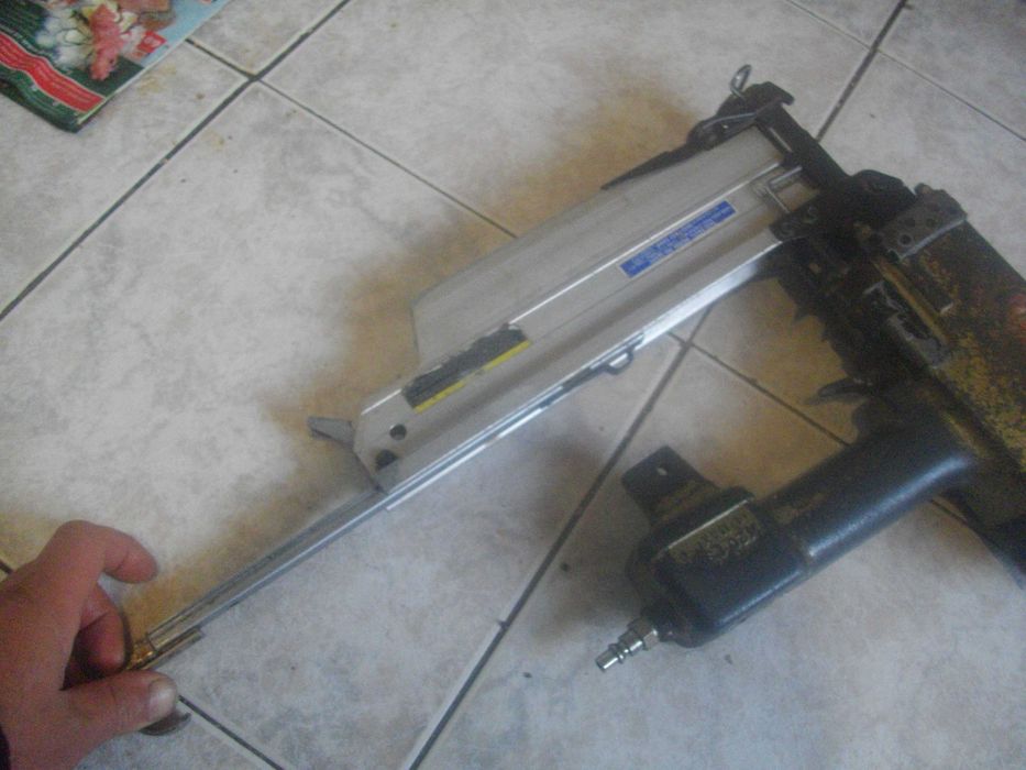 DUO-FAST Голям такер пневматичен индустриален промишлен за скоби 65мм