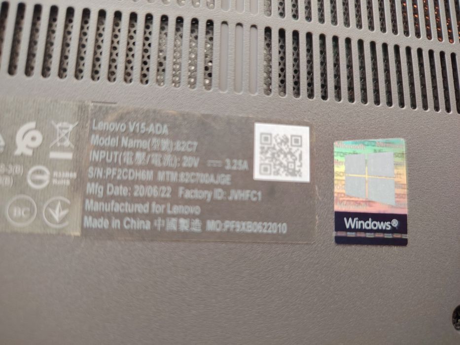 Лаптоп Lenovo V15