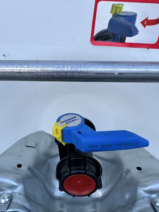 Bazine IBC 1000L cu cadru si suport de metal, transport contra cost