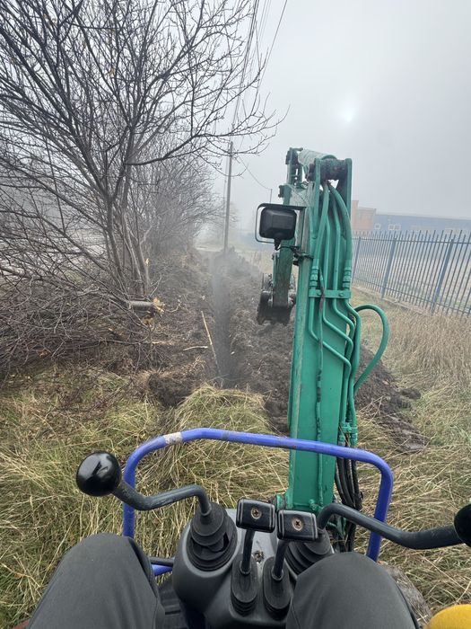 Изкопни дейности с мини багер и самосвал