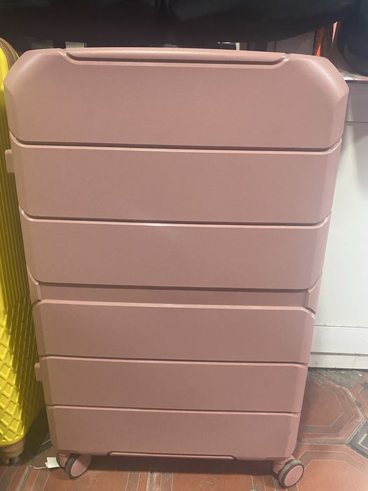 Полипрапиленовый чемодан