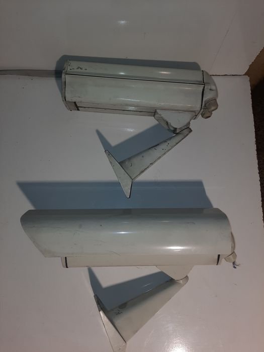 Кутия - кожух с камера за видеонаблюдение със стойка и отопление