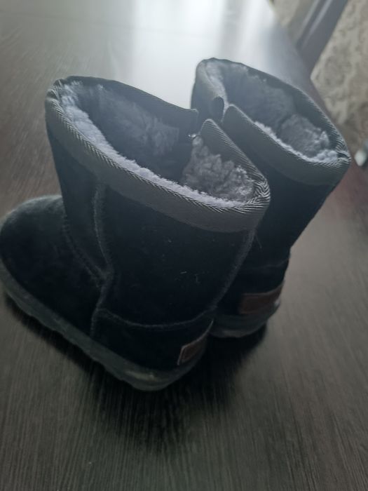 Продам  детские угги