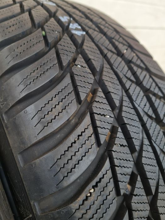 Зимни гуми 4 броя BRIDGESTONE Blizzak LM001 185 60 R16 дот 0620