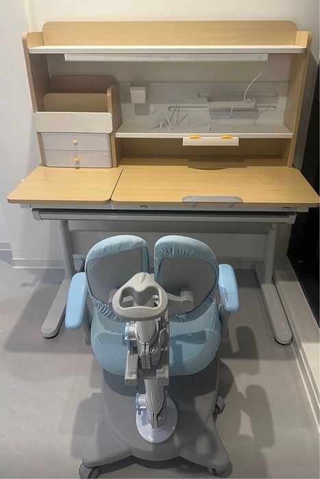 Парта. Письменный стол. Школьная парта.