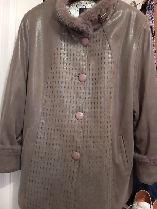 Продам женскую куртку