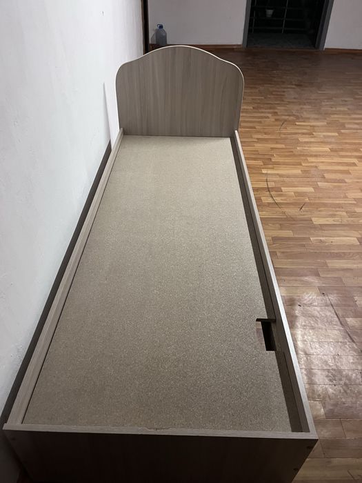 Продам кровать(одноместную)