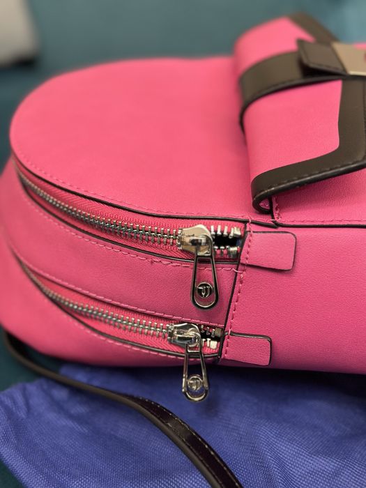 Trussardi jeans оригинална кожена раница с противопрахова торбичка