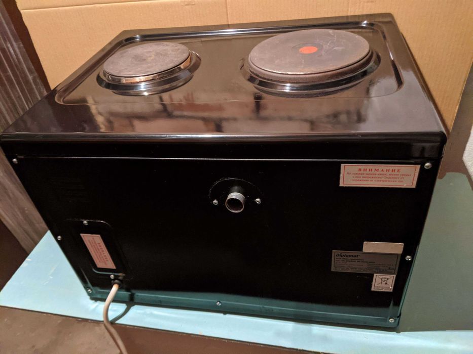 Готварска печка DIPLOMAT фурна с котлони отлична