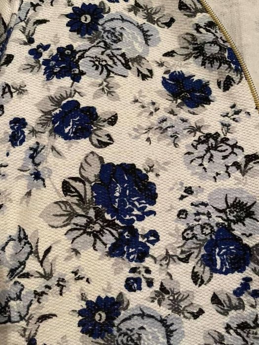 Луксозна Есенна памучна рокличка VIP бяла със сини цветчета&ципче