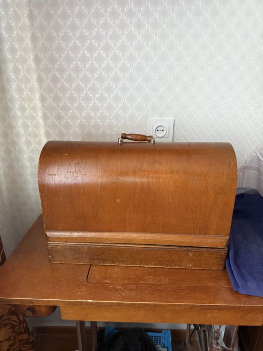 Продам швейную машинку