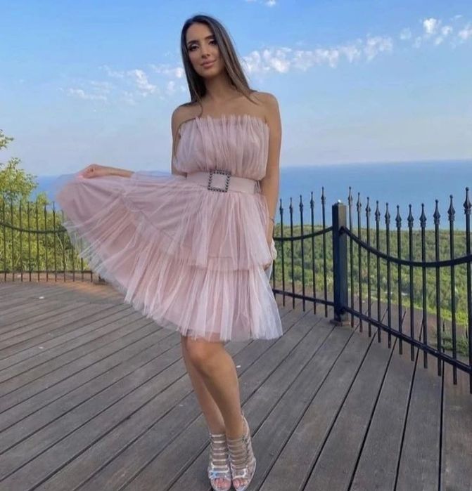 Къса бална рокля