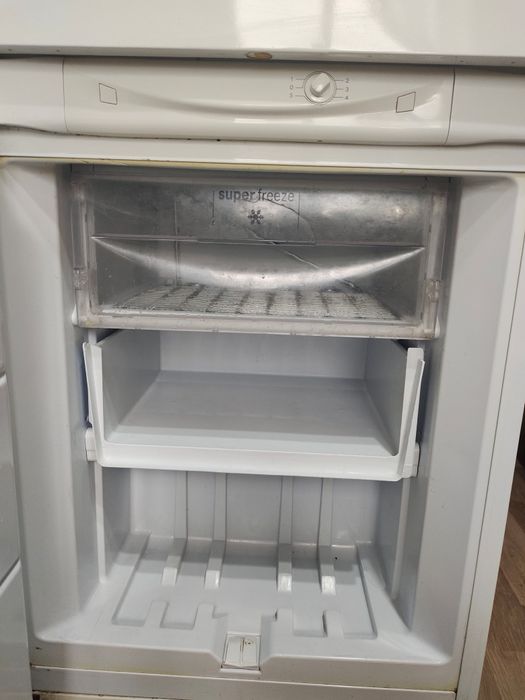 Продам холодильник hotpoint в хорошем состоянии
