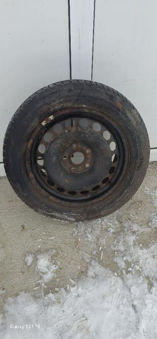 Vând anvelopă  Michelin cu jantă