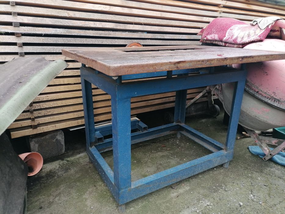 Masă pentru circular