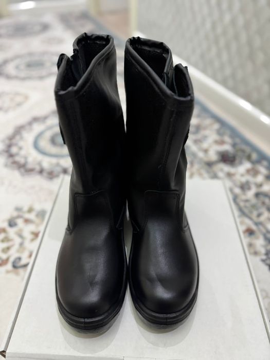 Продам осений спец обувь