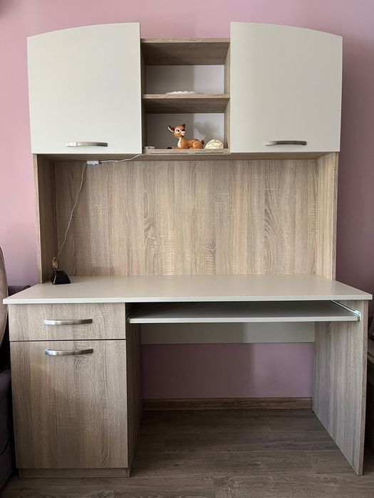 Бюро с надстройка