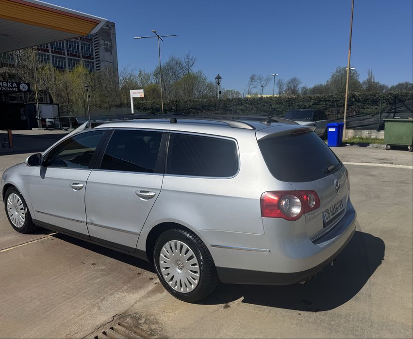 VW Pasat комби -напълно обслужена и с платени преглед , гражданска и винетка