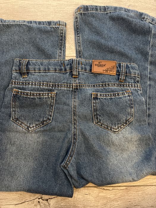 Джинсы на девочку 9-10 лет