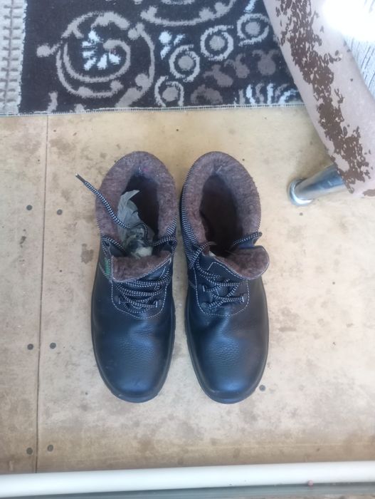 Продам зимние ботинки