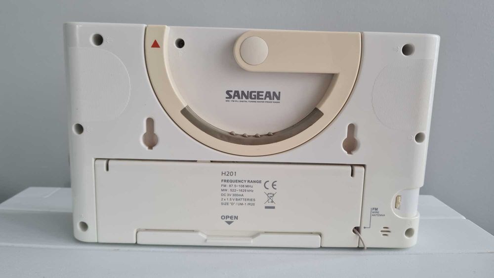 Преносимо влагоустойчиво радио Sangean H201