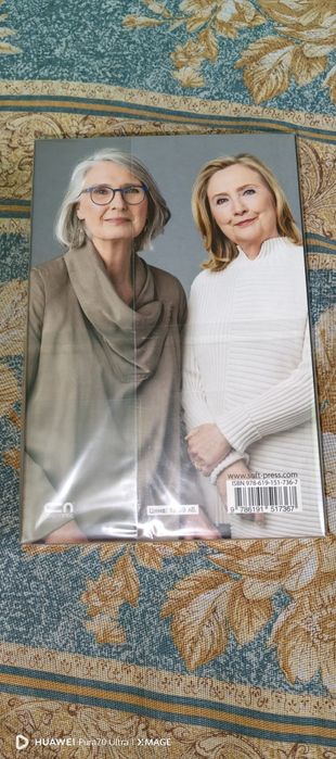 Хилари Родам Клинтън и Луиз Пени-Територия на терора