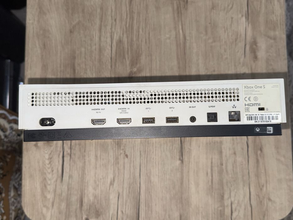 Xbox One S  1TB