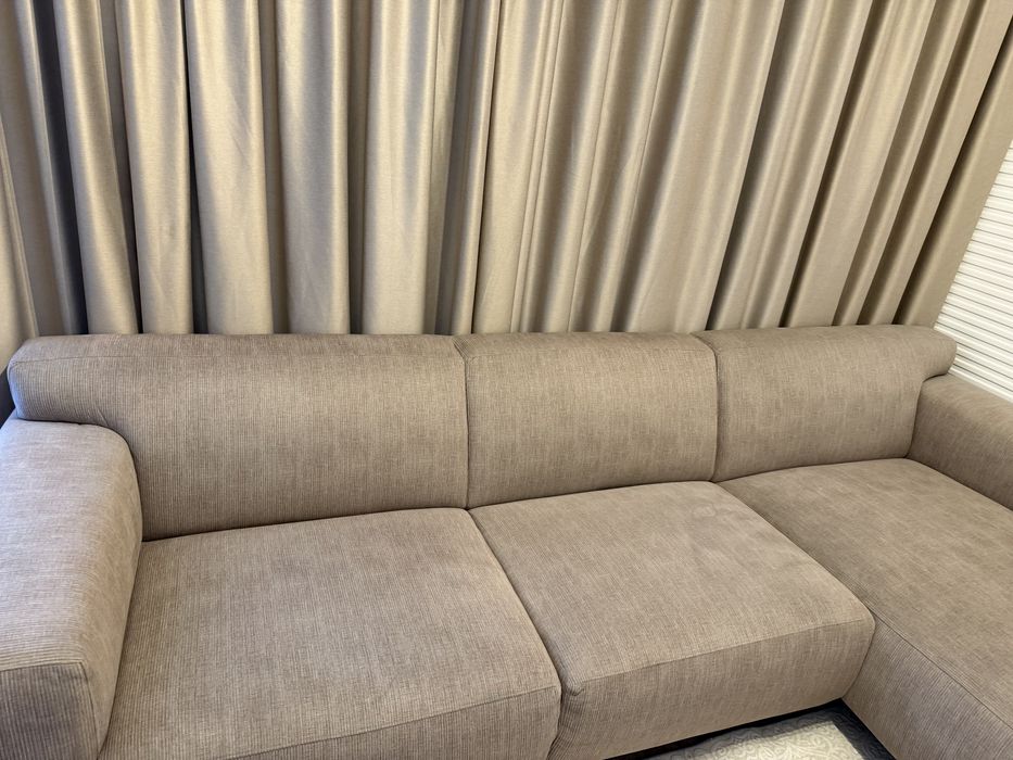 Coltar / Canapea cu sezlong premium ROVERE model Vesta Taupe - Ca Noua