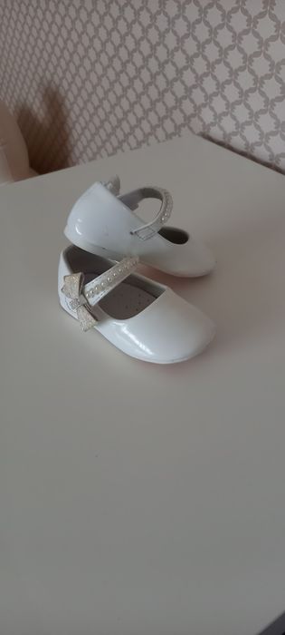 Продам детские туфли