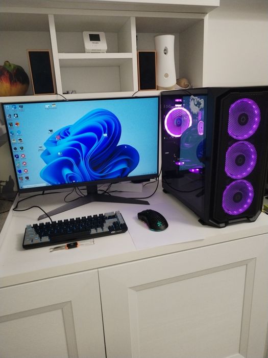 Vând Calculator de gaming (HIGH TIER) + Periferice