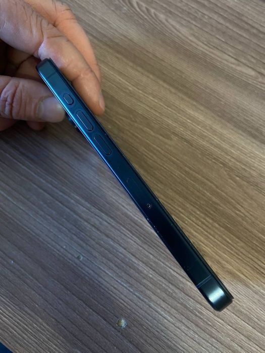 Продам Iphone 15 pro 256