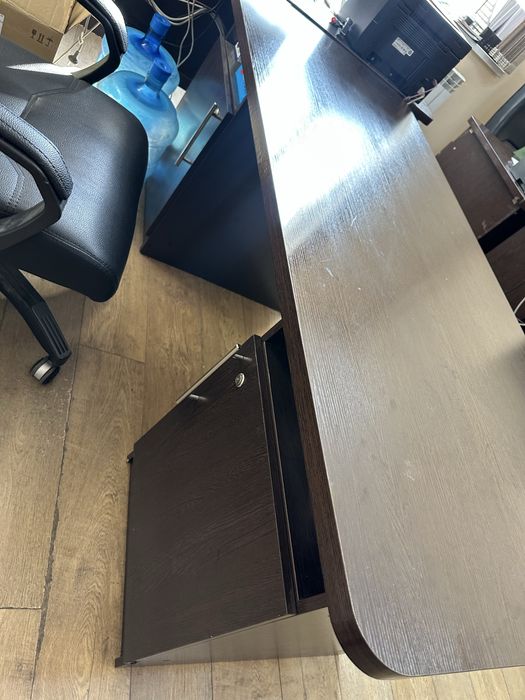 Продается рабочий офисный стол