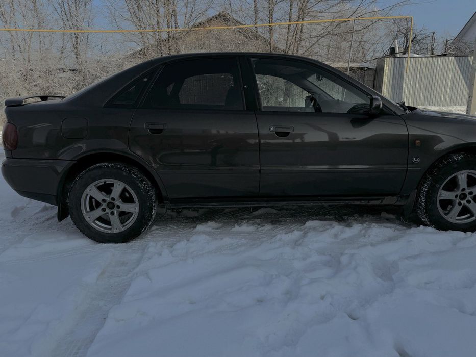 Автомобиль Ауди А4 97 год
