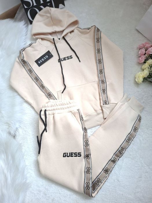 Спортен екип  на  Guess