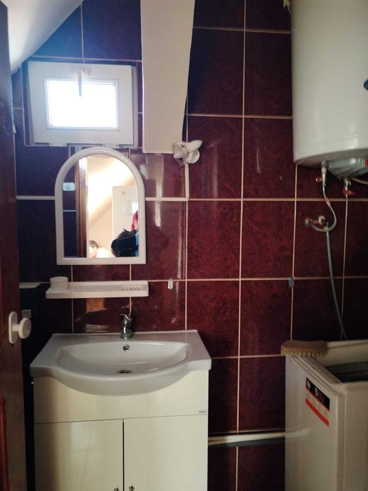 Inchiriez apartament la casa