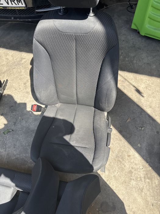 Vand interior f30 cu bancheta rabatabile si incalzire scaune fata