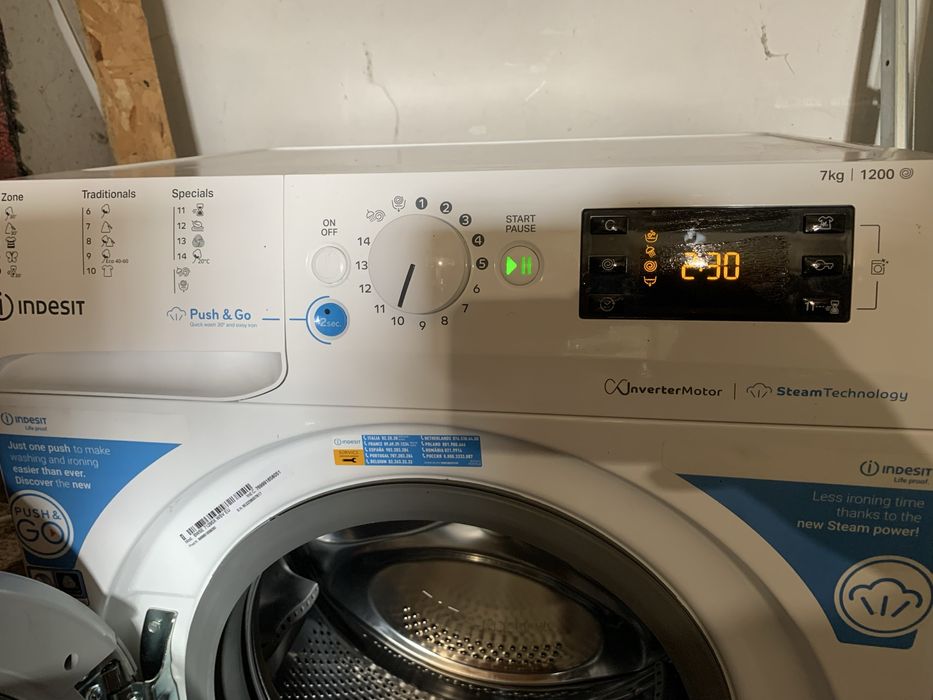 Пералня Indesid.