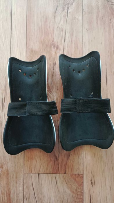 Продам наколенники для футбола