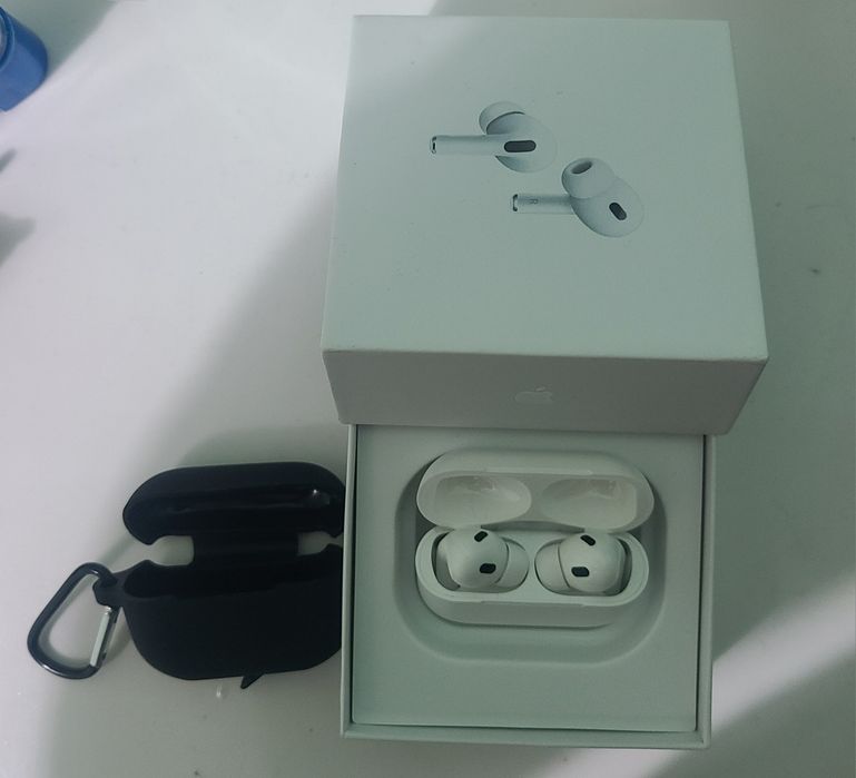 AIRPODS PRO.        .