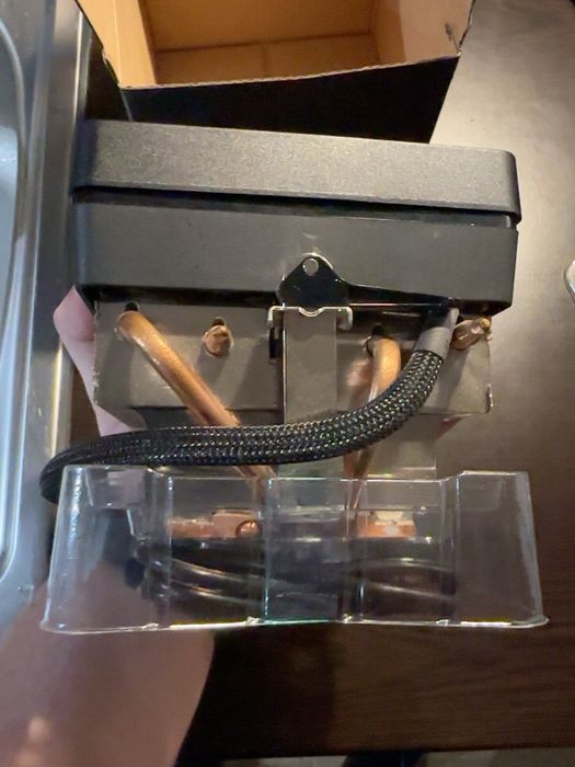 AMD Wraith Prism RGB CPU охладител за AM4 – оригинален AMD cooler