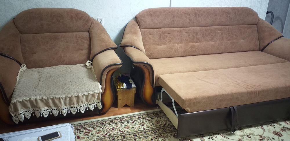 Диван с креслом