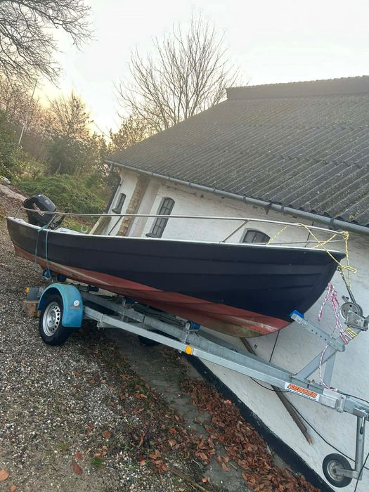 Vând barcă +motor+peridoc