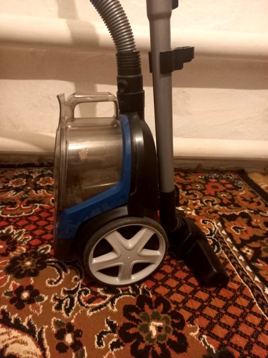 Продам пылесос синего цвета