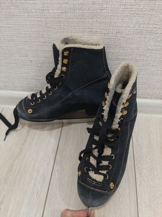 Продаю фигурные коньки