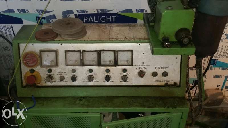 Машина за обработка на стъкла с правилна и неправилна форма