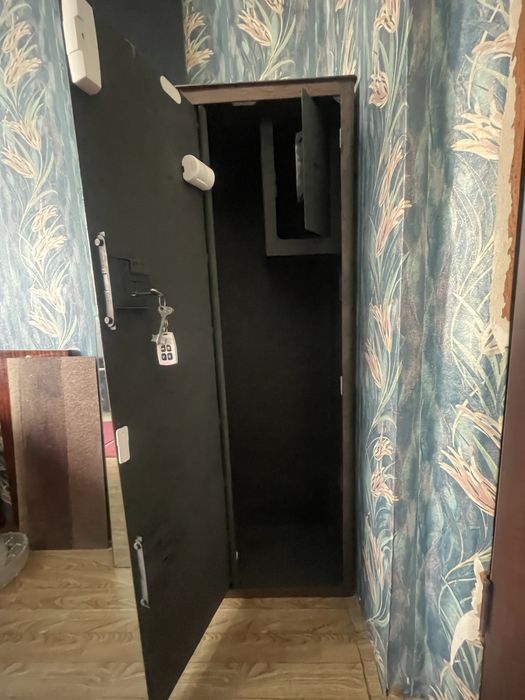 Сейф металлический