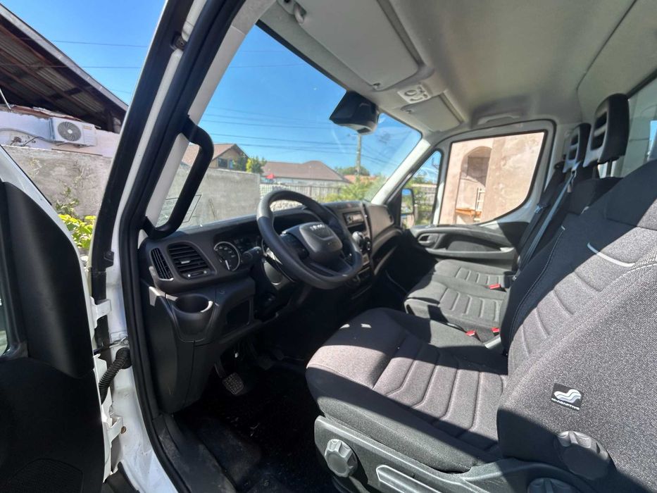 IVECO DAILY 70C16H 7.2T – 3.0 Diesel – BOX IZOTERM 5.2m – DOAR 300 KM